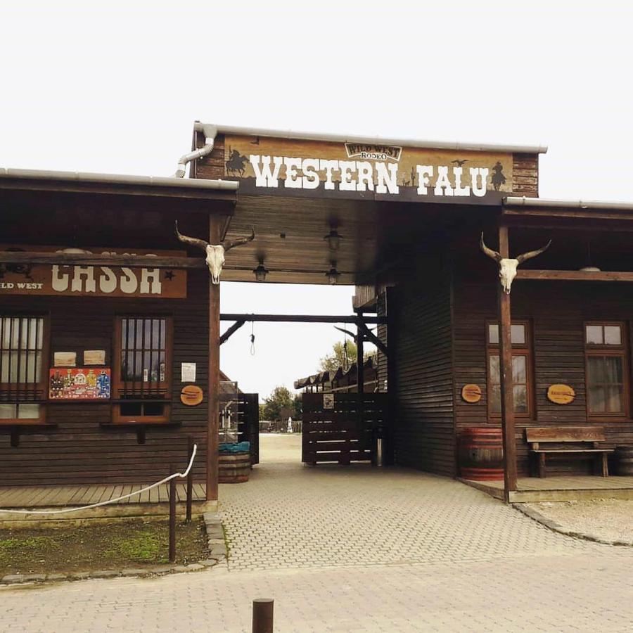 Bed and Breakfast Tordas Western House Exterior foto
